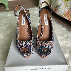 STEVE MADDEN ONASSIS SLING BACK STILETTOS :: SIZE 7.5 :: BLUE GREEN BROWN CREAM